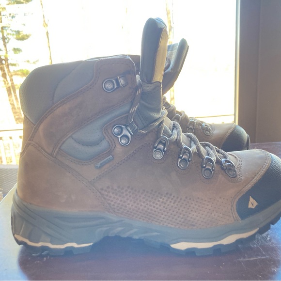 Vasque Gortex Waterproof Hikers - Picture 5 of 5